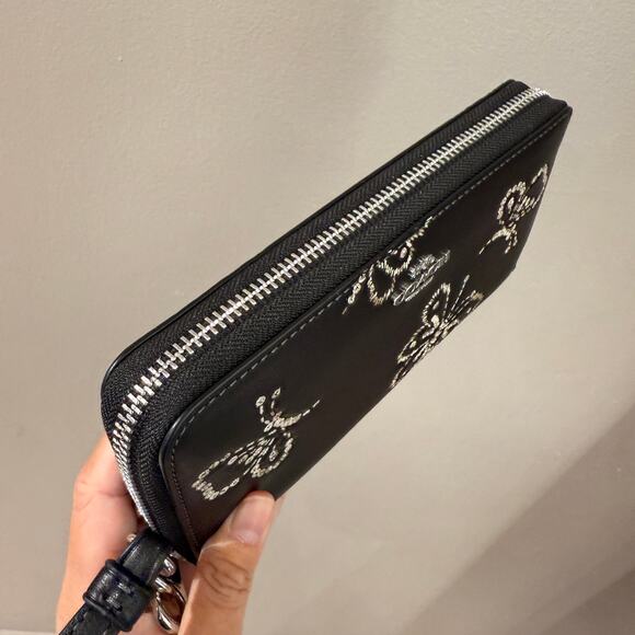 Coach Long Zip Around Wallet With Star Print CCL38 & CCL39 ‼️choose 1 color‼️ - Picture 8 of 12